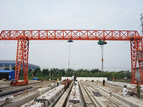 門式起重機新機磨合期使用應注意保養(yǎng)工作